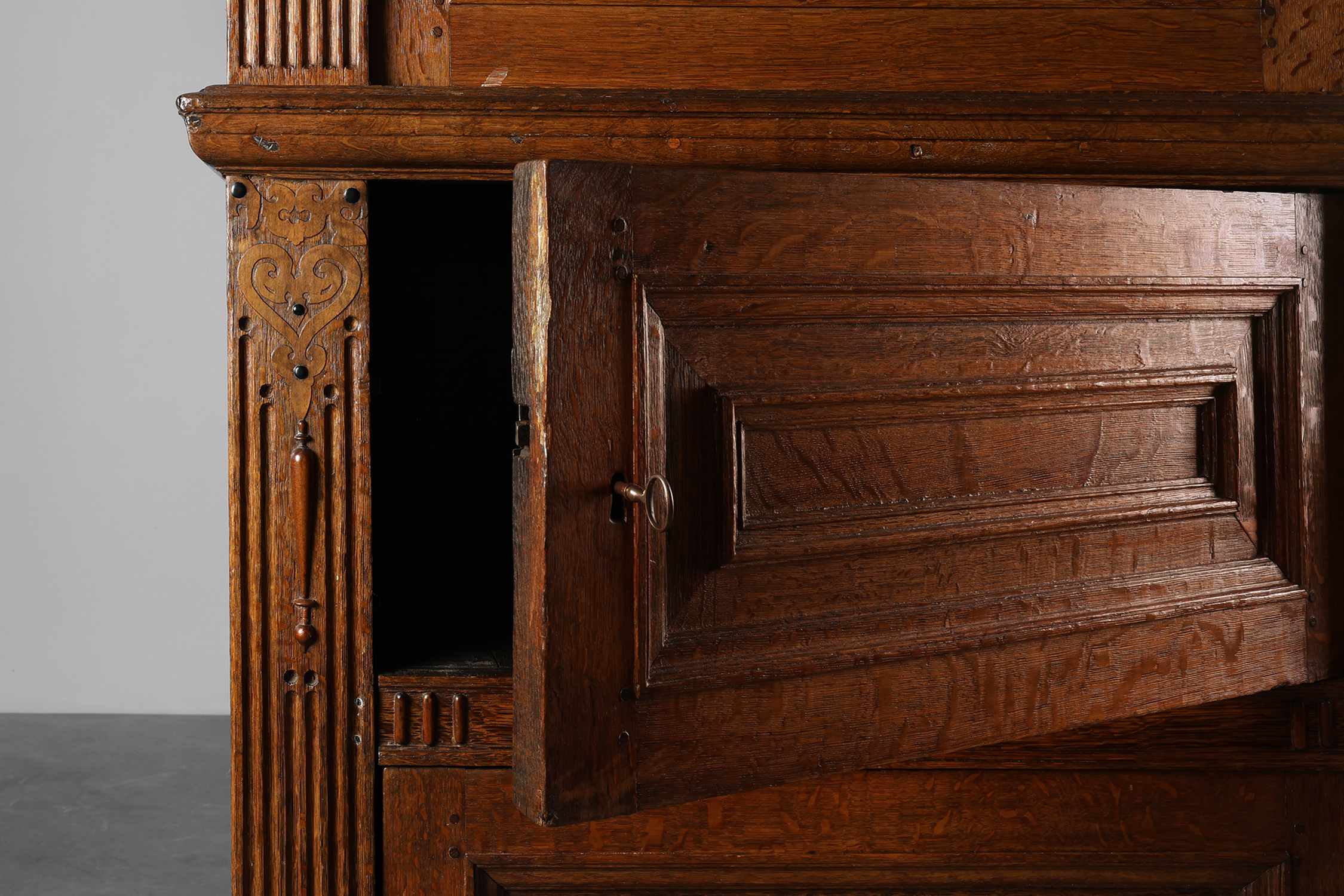 17th Century Belgian Renaissance Oak Cabinet with Concealed Lockthumbnail
